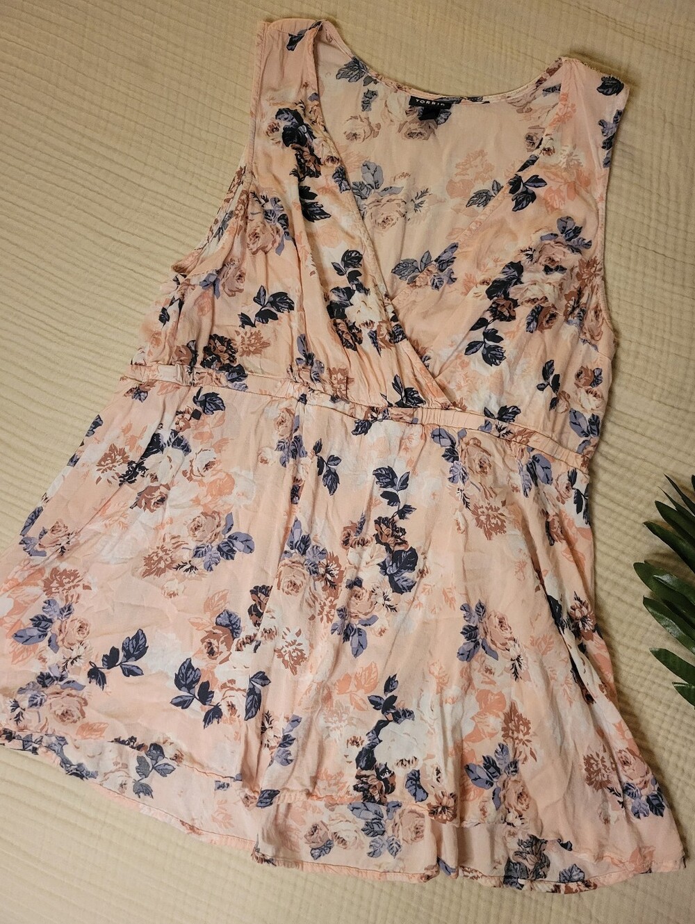 Torrid Floral Sleeveless V-Neck Peplum Top in Blush